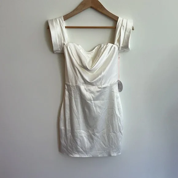 MORE TO COME Bella Off‎ Shoulder Dress in White dance bride bachelorette NWT - Picture 5 of 10